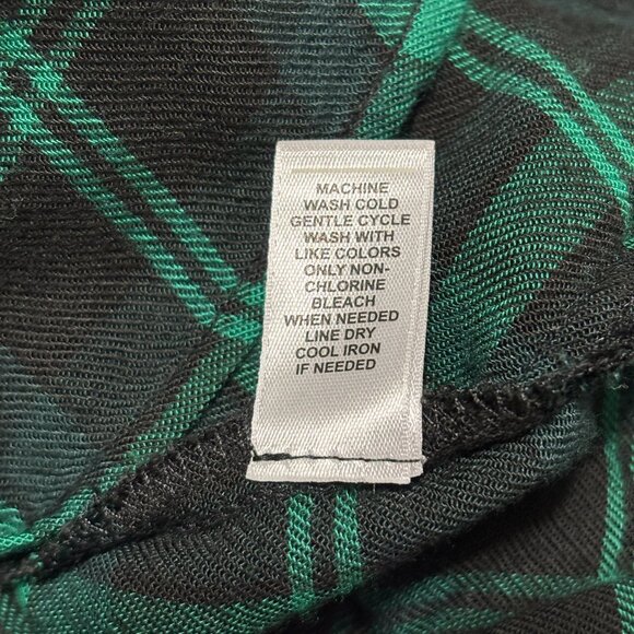 Cato EST 1946 Green Black Plaid Rayon Blouse 18/20W Crisscross Neck Top LS - Picture 7 of 11